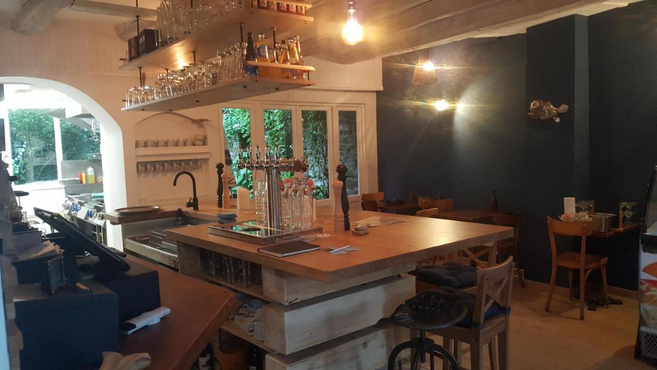 Le Poisson Ivre Bed & Breakfast Динан Екстериор снимка